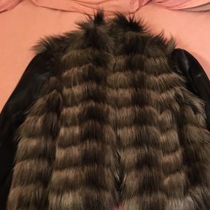 Faux fur guess jacket